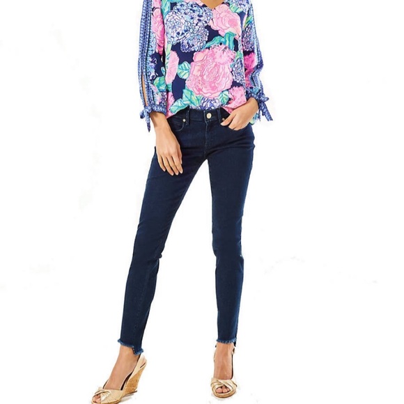 Lilly Pulitzer Pamela Top in High Tide Navy Hey Hey Bouquet - Picture 2 of 6